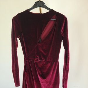 Misguided Burgundy Velvet Cocktail Dress with Asymmetric Cut Out Sz 4